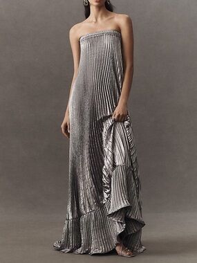 NWT L’IDEE Fantasia Gown in metallic silver